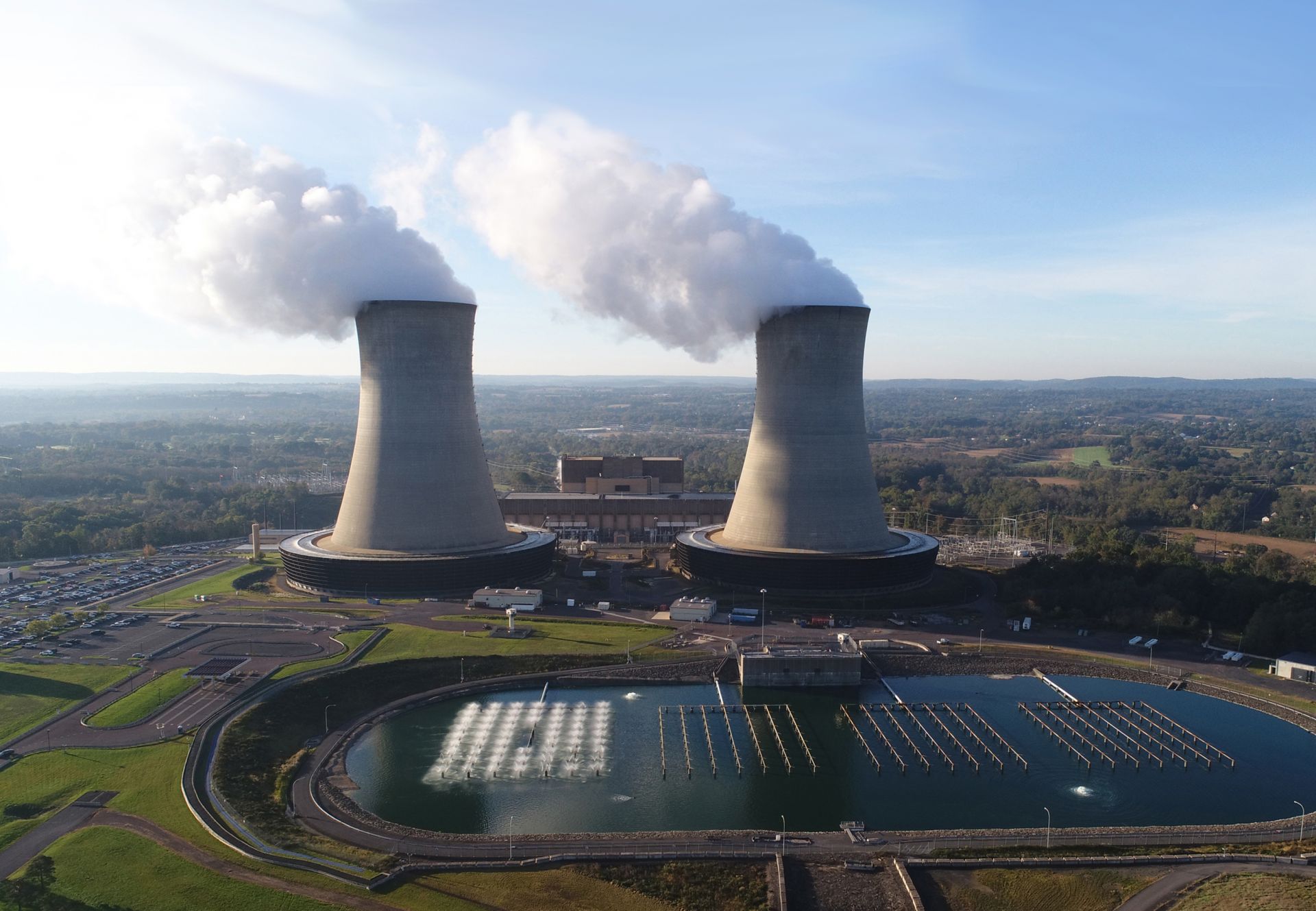 Nuclear power station. АЭС Франции. Атомная электростанция Байрон. Nuclear Power Plant. ТЭС Франции.